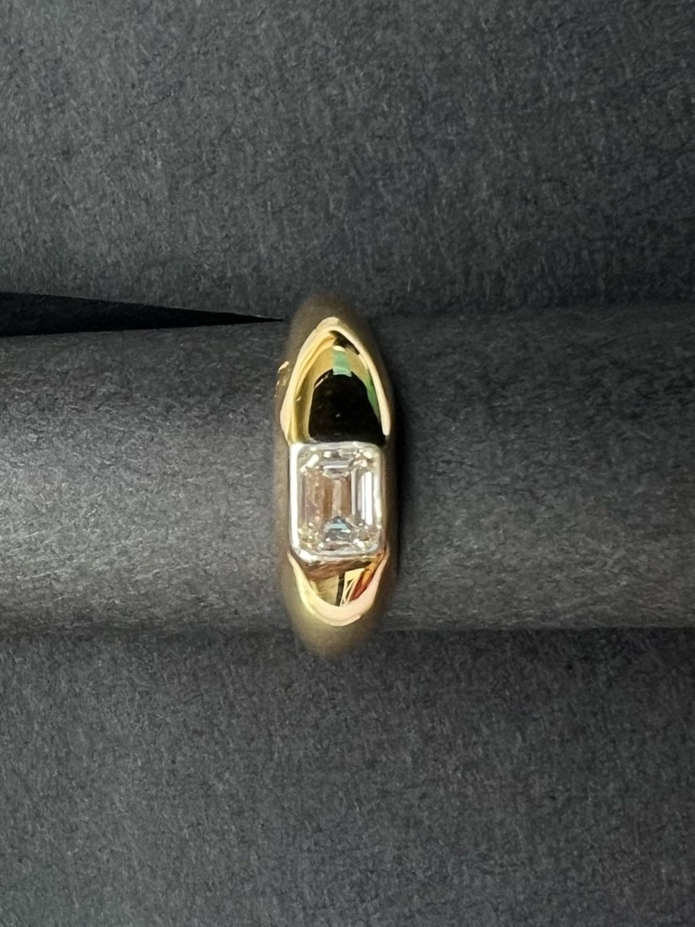 Solid Yellow Gold Natural Emerald-Cut Diamond Signet Ring with GIA Certificate